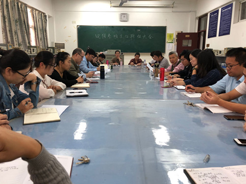 班主任聘任大会1.jpg 班主任聘任大会1.jpg
