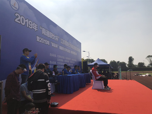 图5 av在线
航模队同学在进行“多旋翼飞行器穿越竞技”比赛_副本.jpg 图5 av在线
航模队同学在进行“多旋翼飞行器穿越竞技”比赛_副本.jpg