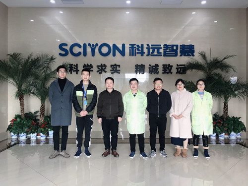 合影_副本.jpg 合影_副本.jpg