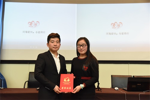 图一av在线
经济管理系团总支获颁“爱心团体”称号.JPG