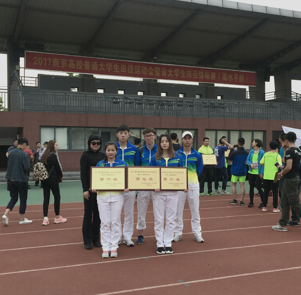 图四 av在线
田径代表队全体成员(后排左一为基础部杨俊娃老师).jpg